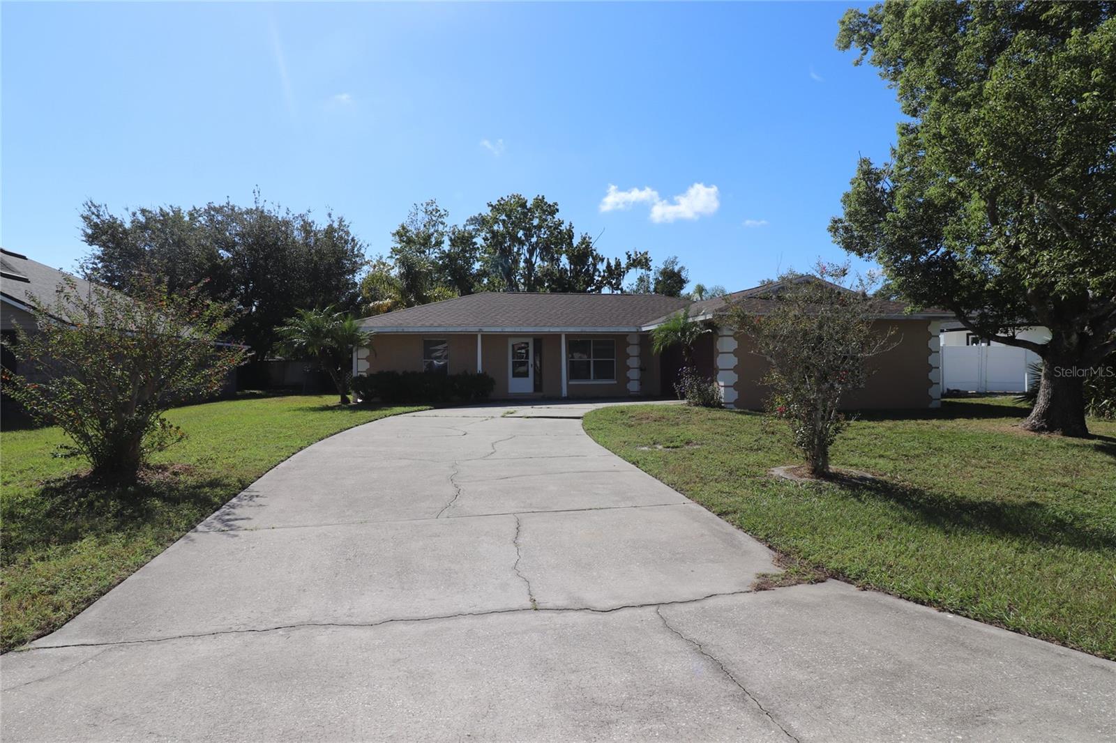 DELTONA LAKES UN 17 - Residential Lease