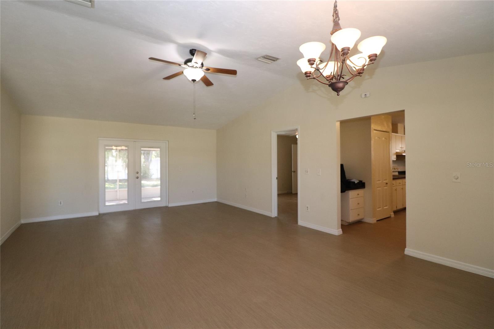 DELTONA LAKES UN 17 - Residential Lease