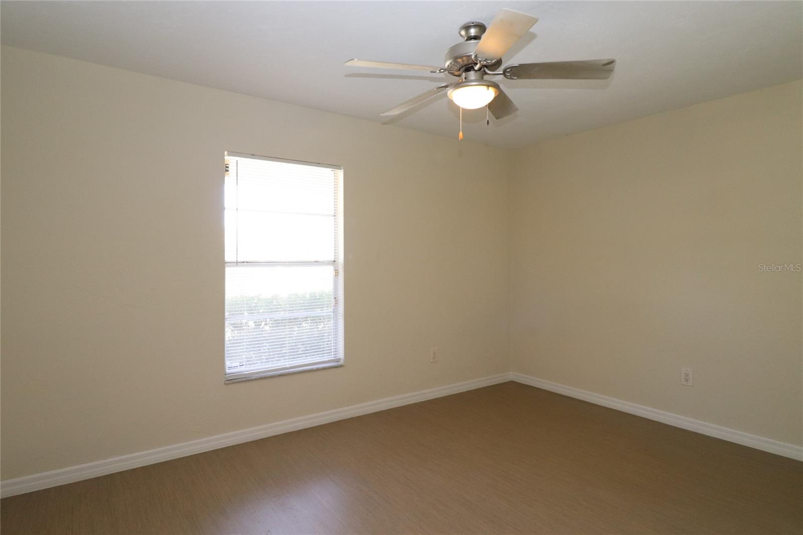 DELTONA LAKES UN 17 - Residential Lease