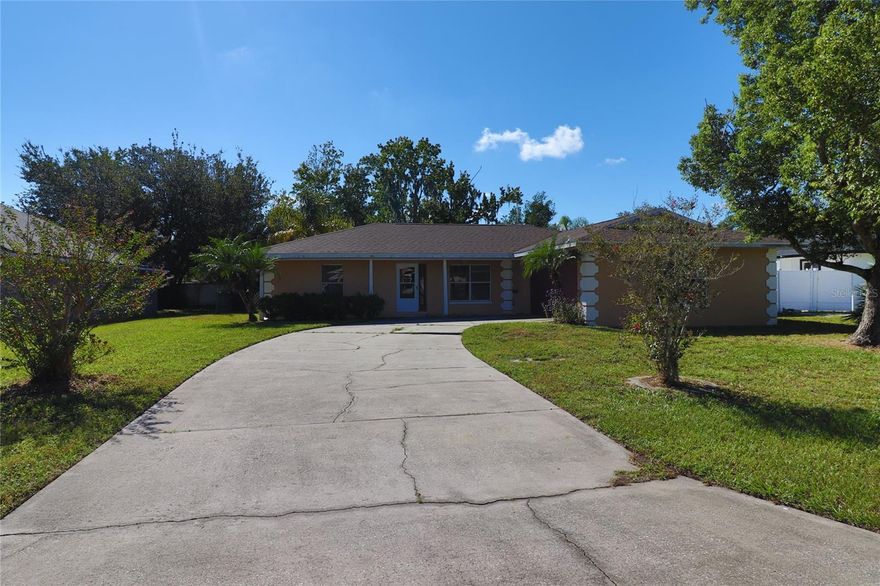 Welcome to 907 Primrose, Deltona –A spacious 3-bedroom, 2-bath home in Deltona featuring split open floor plan, large eat in kitchen  and vaulted ceilings, a side-entry garage, and a screened lanai for outdoor enjoyment. The private fenced yard includes professional landscaping in rental rate, and the property is conveniently located near grocery stores, shopping, and daily amenities.