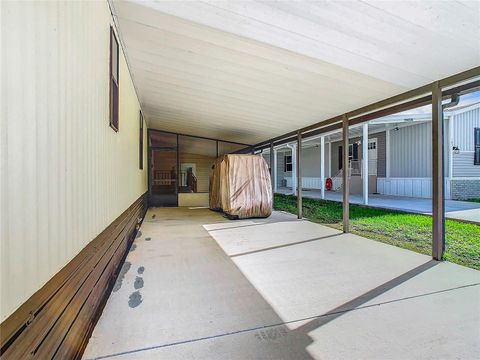 A home in LAKE WALES