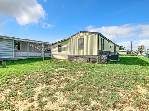 A home in LAKE WALES