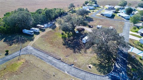 A home in LAKE WALES