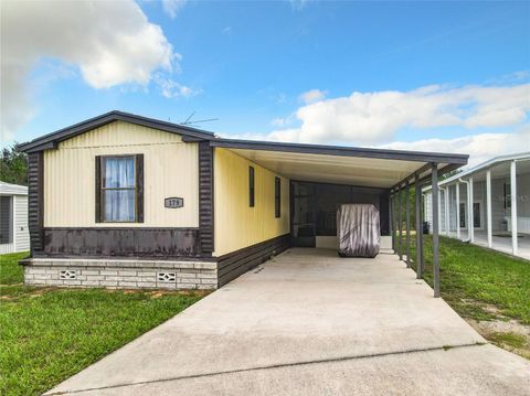 A home in LAKE WALES