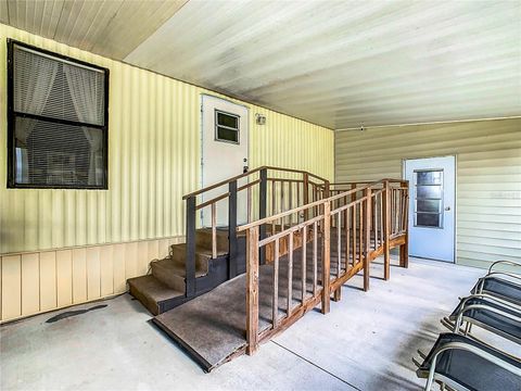 A home in LAKE WALES