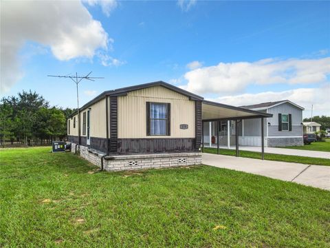 A home in LAKE WALES