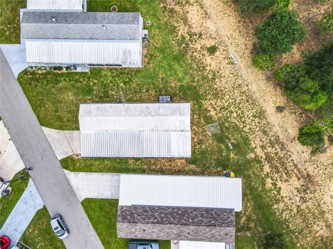 A home in LAKE WALES