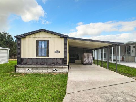 A home in LAKE WALES