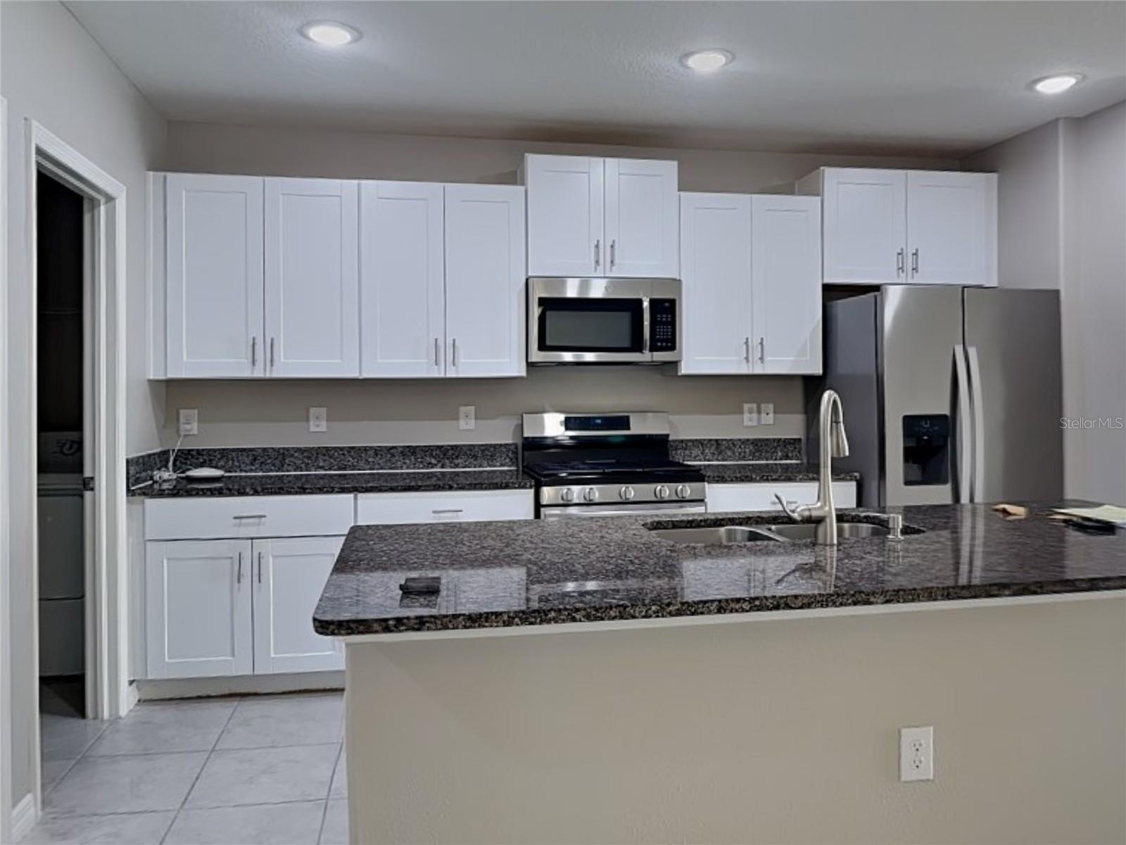 BELMONT SOUTH PH 2E - Residential Lease