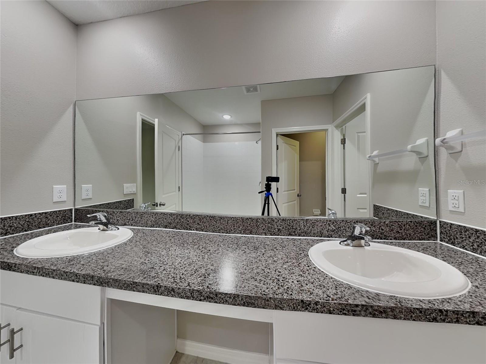 BELMONT SOUTH PH 2E - Residential Lease