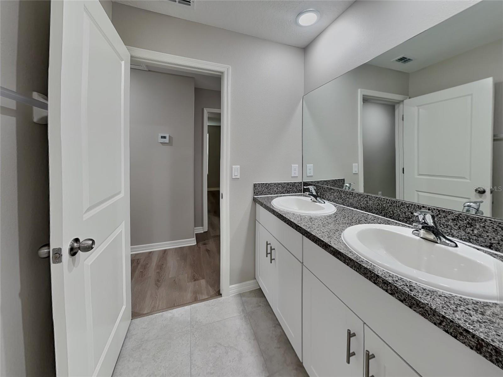 BELMONT SOUTH PH 2E - Residential Lease