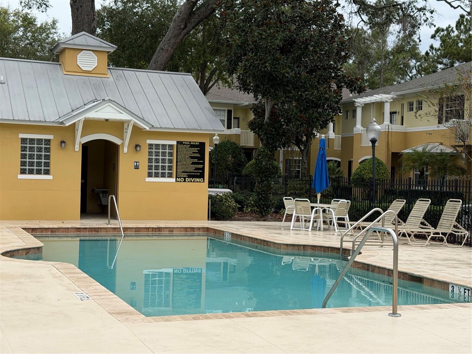 GUNN TWNHMS - Residential