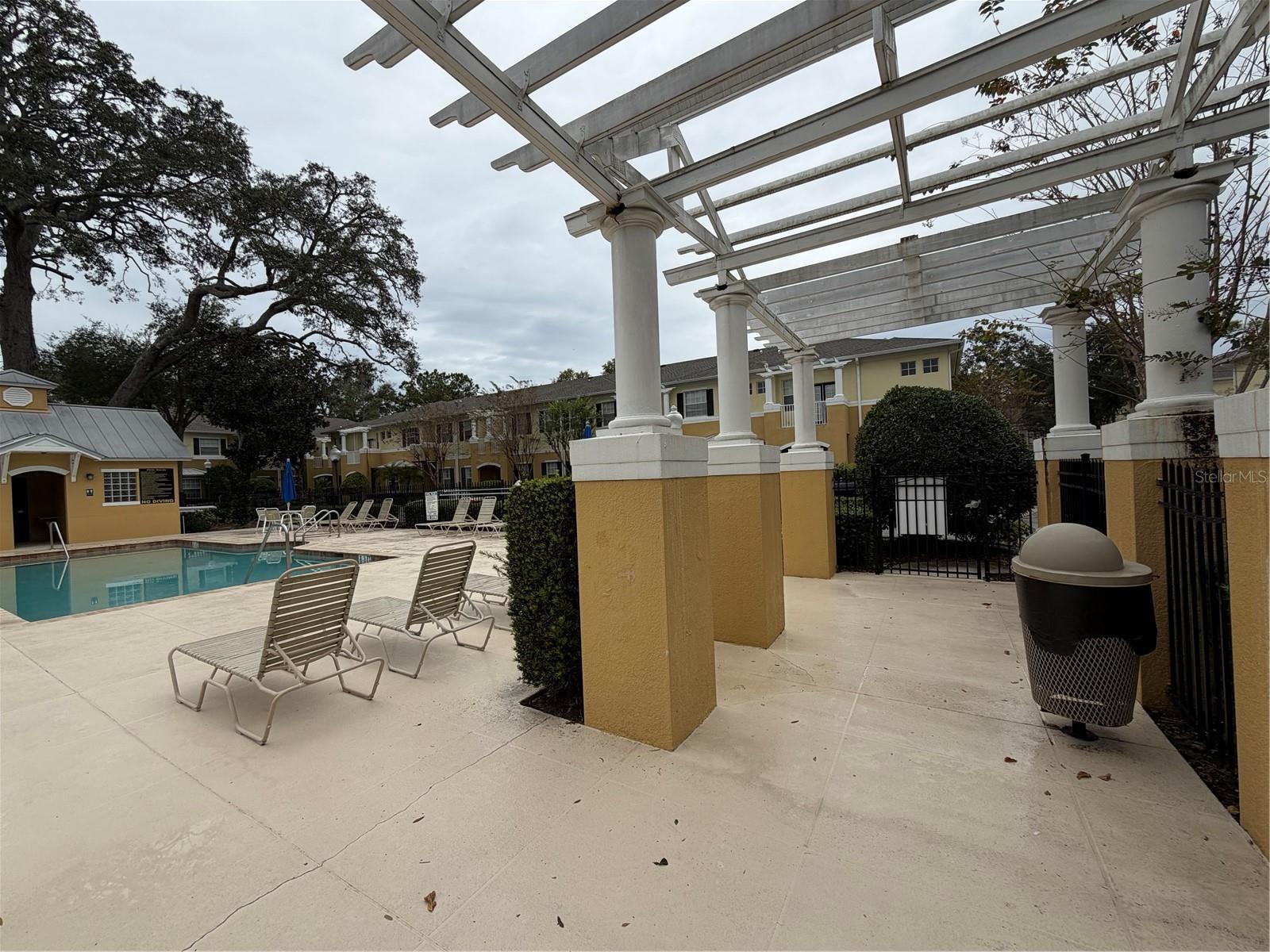 GUNN TWNHMS - Residential