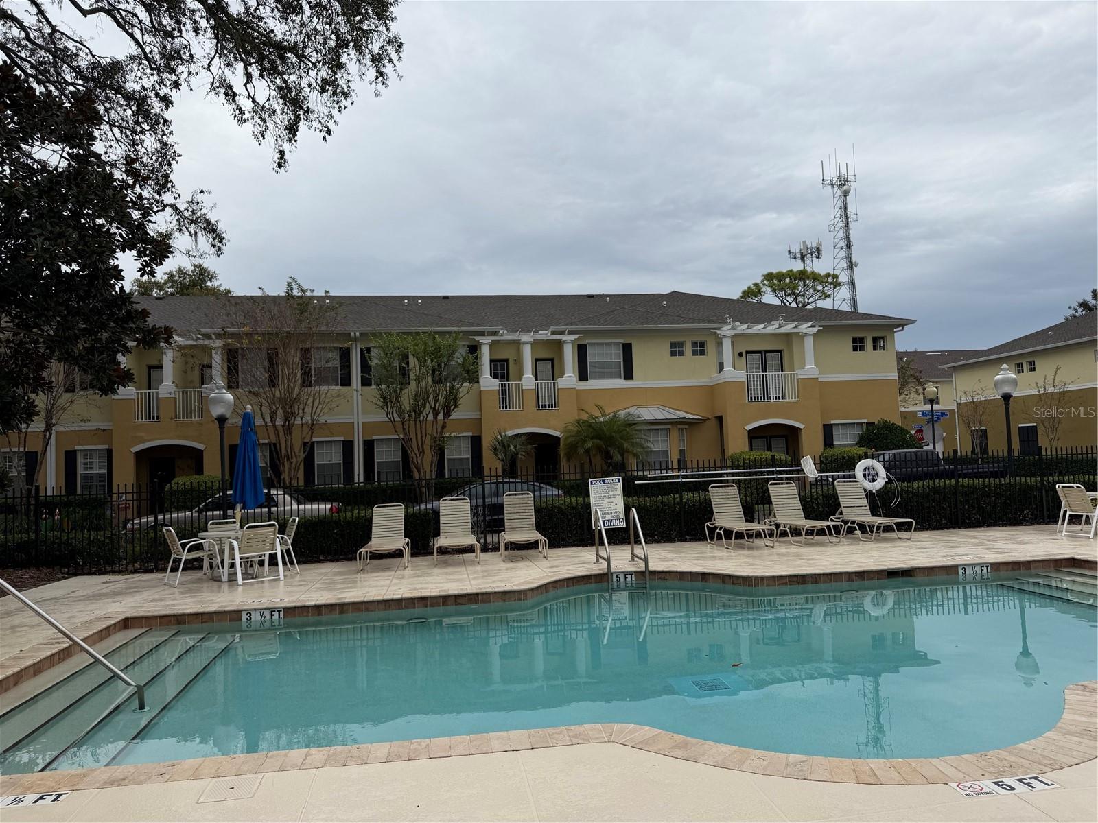 GUNN TWNHMS - Residential