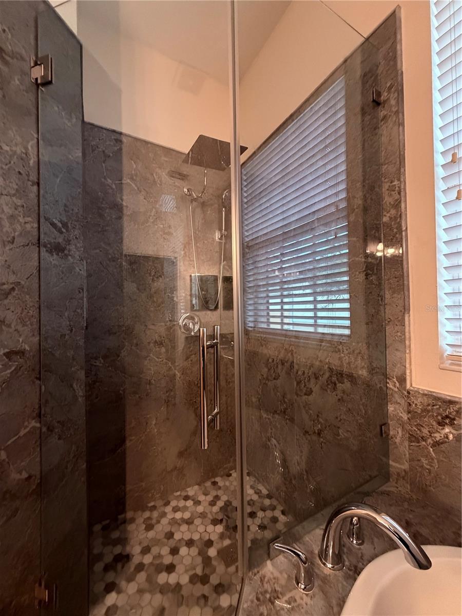 GUNN TWNHMS - Residential