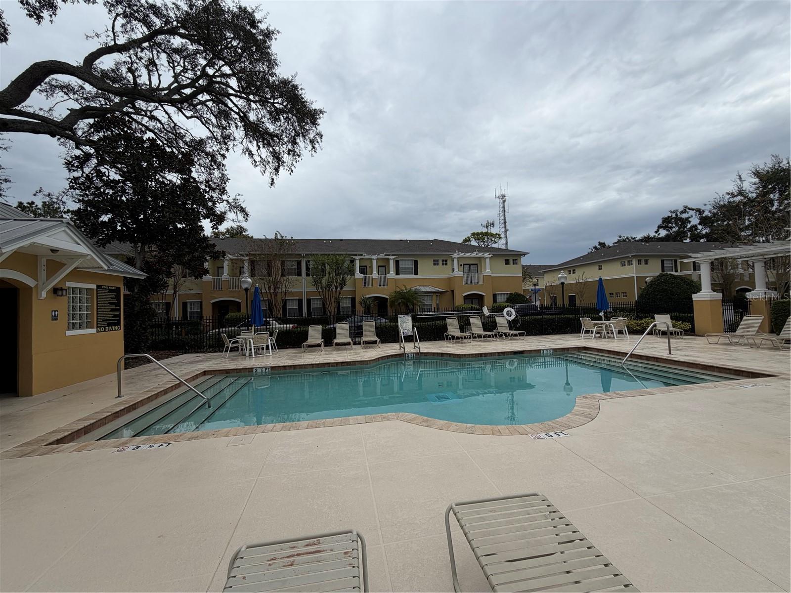 GUNN TWNHMS - Residential