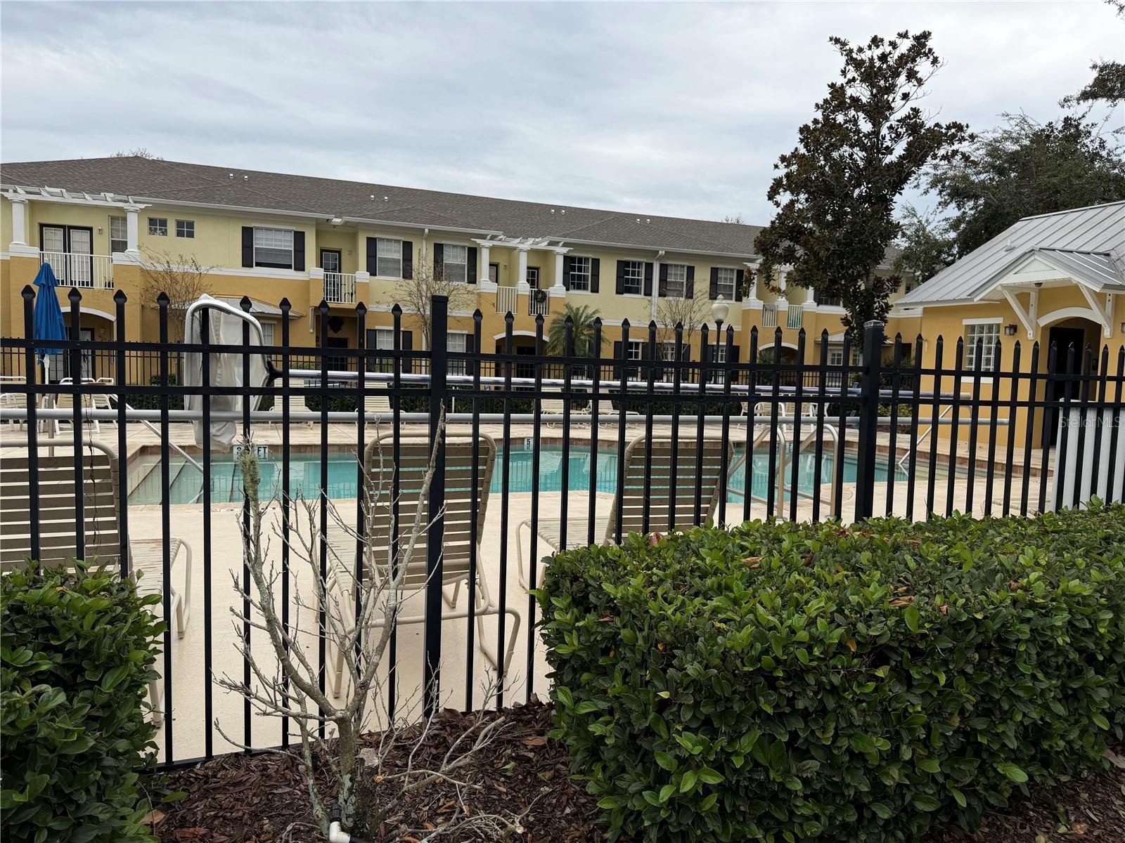 GUNN TWNHMS - Residential