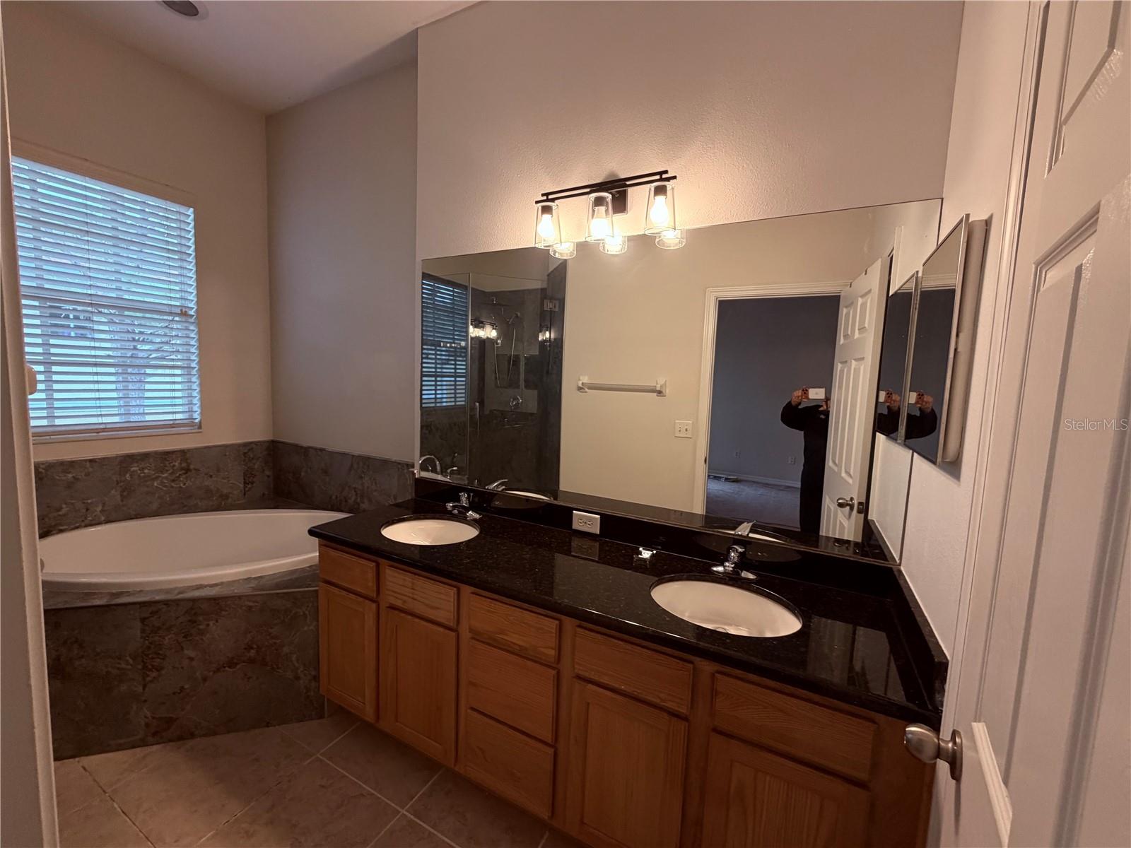 GUNN TWNHMS - Residential