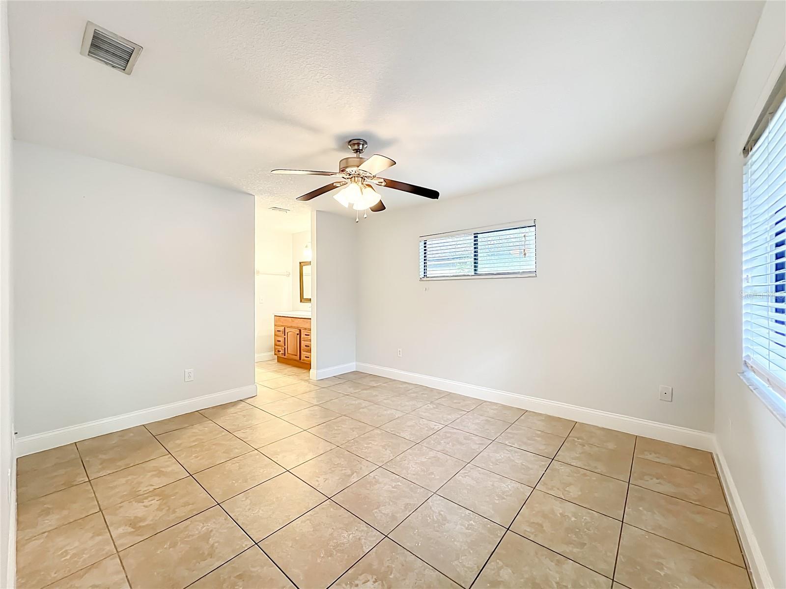 QUAIL HOLLOW AT QUEENSWOOD MANOR - Residential