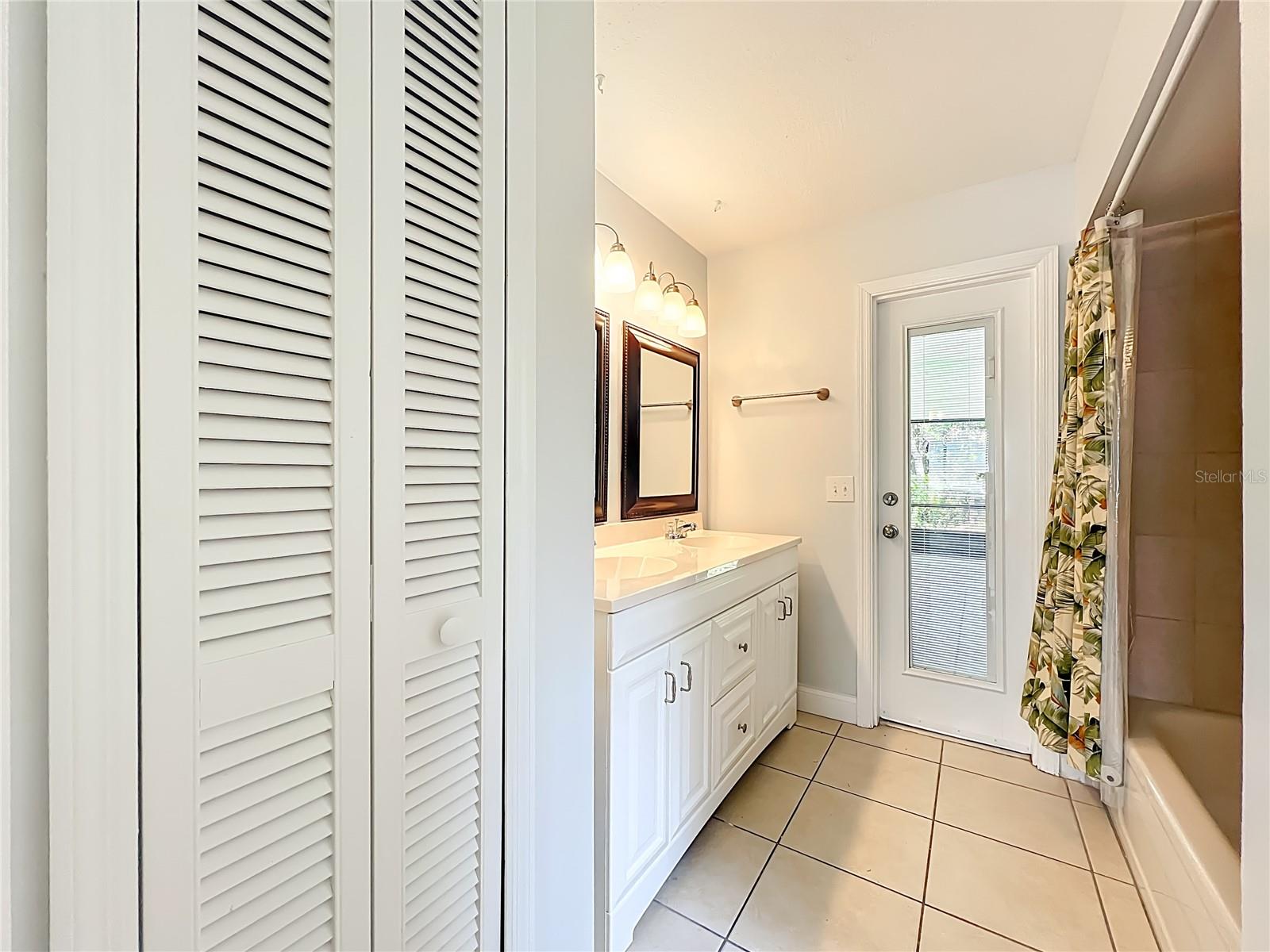 QUAIL HOLLOW AT QUEENSWOOD MANOR - Residential