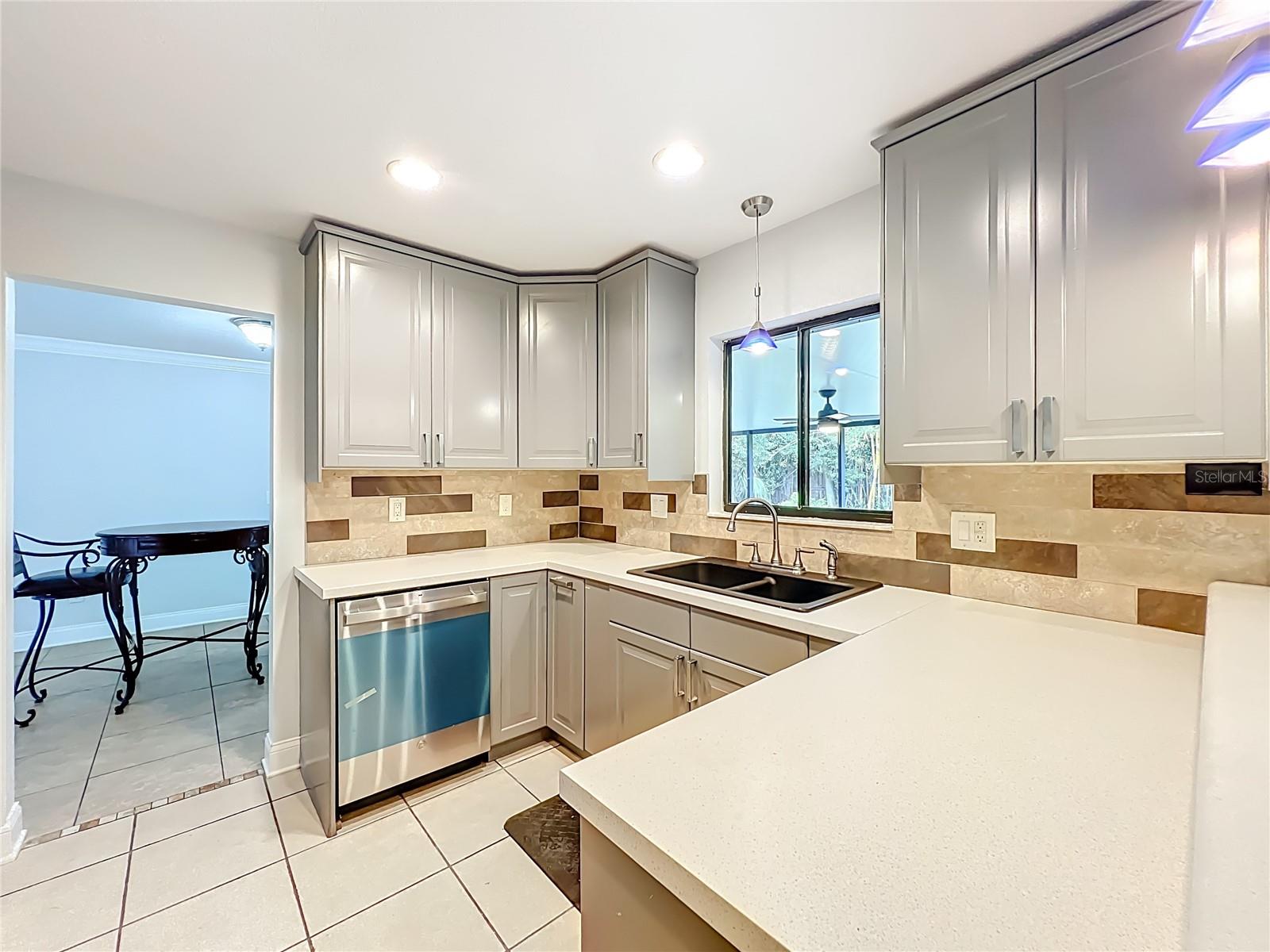 QUAIL HOLLOW AT QUEENSWOOD MANOR - Residential