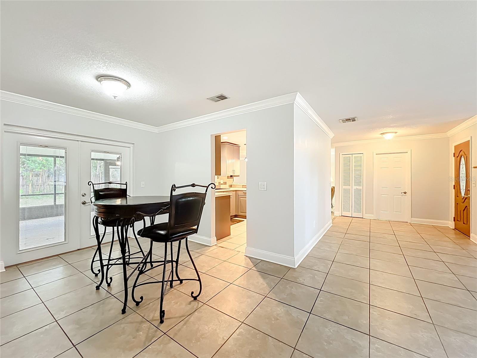 QUAIL HOLLOW AT QUEENSWOOD MANOR - Residential