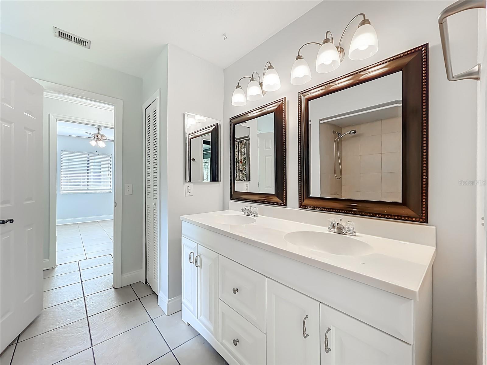 QUAIL HOLLOW AT QUEENSWOOD MANOR - Residential