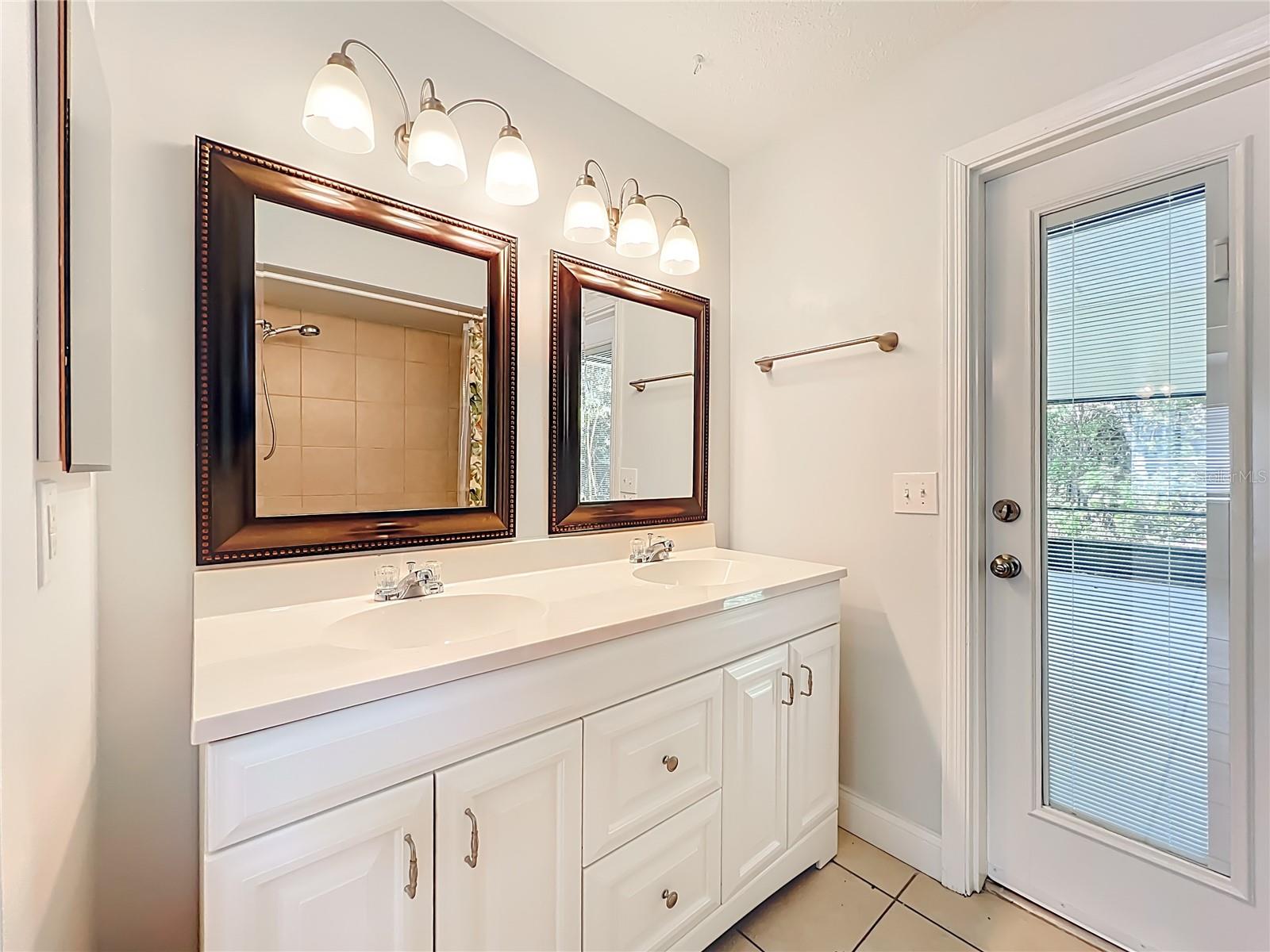 QUAIL HOLLOW AT QUEENSWOOD MANOR - Residential