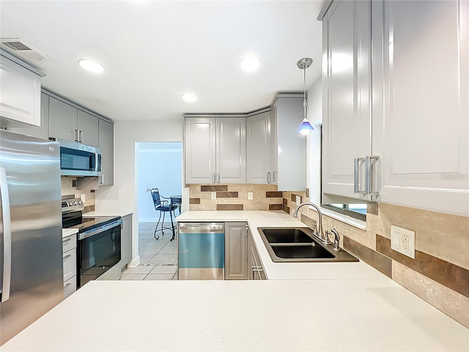 QUAIL HOLLOW AT QUEENSWOOD MANOR - Residential