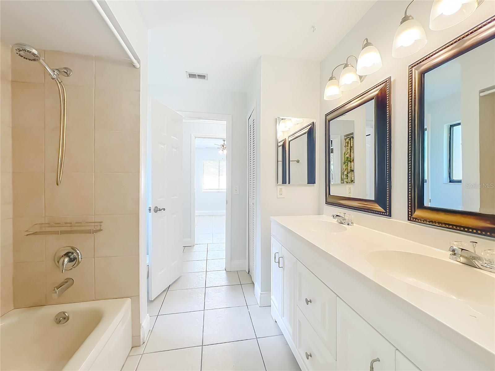 QUAIL HOLLOW AT QUEENSWOOD MANOR - Residential