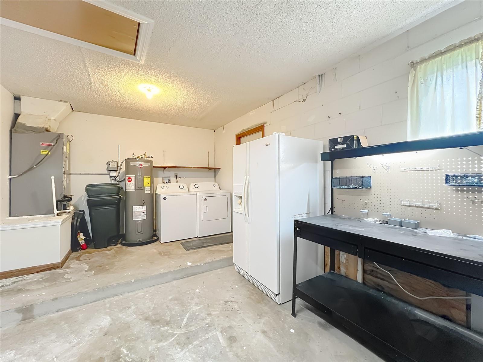 QUAIL HOLLOW AT QUEENSWOOD MANOR - Residential