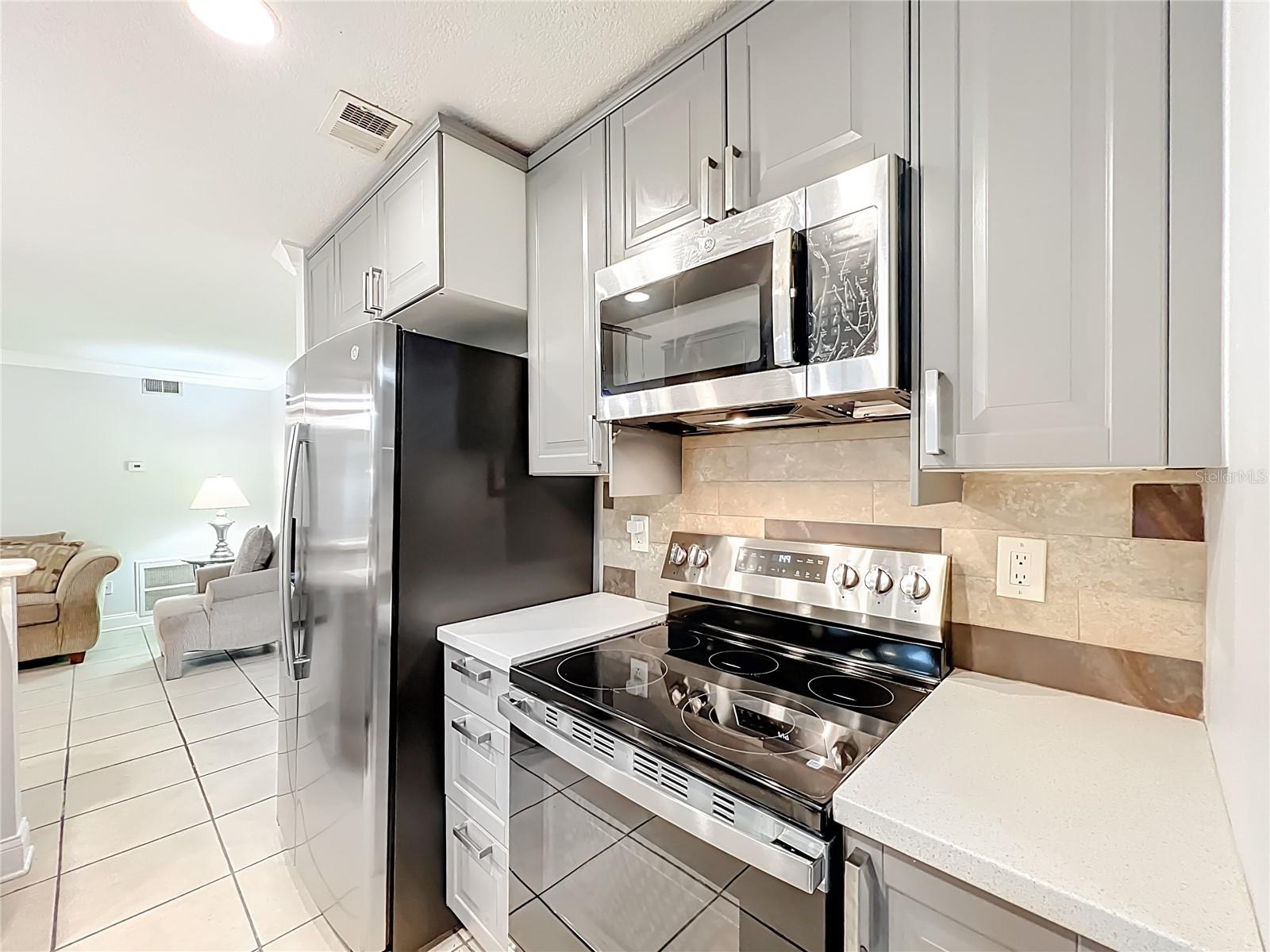 QUAIL HOLLOW AT QUEENSWOOD MANOR - Residential