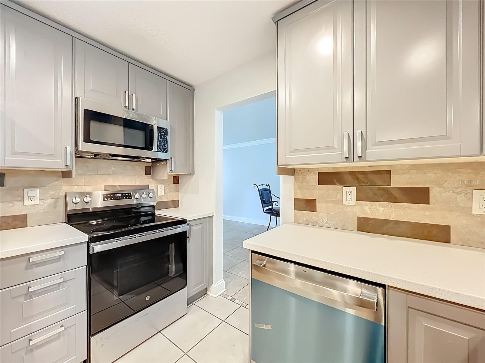 QUAIL HOLLOW AT QUEENSWOOD MANOR - Residential