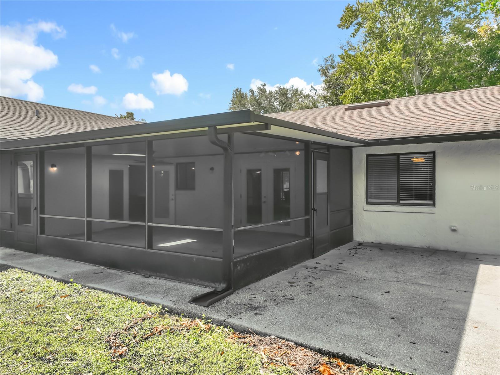 QUAIL HOLLOW AT QUEENSWOOD MANOR - Residential