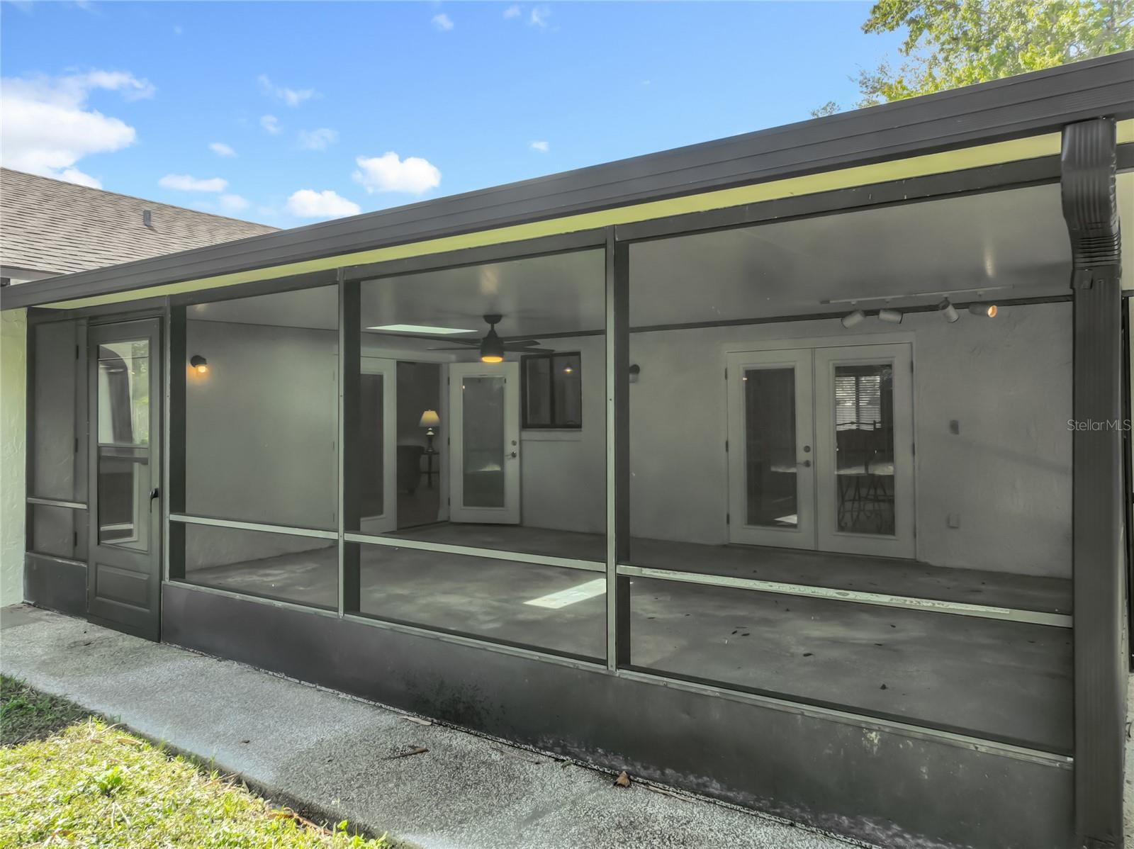 QUAIL HOLLOW AT QUEENSWOOD MANOR - Residential