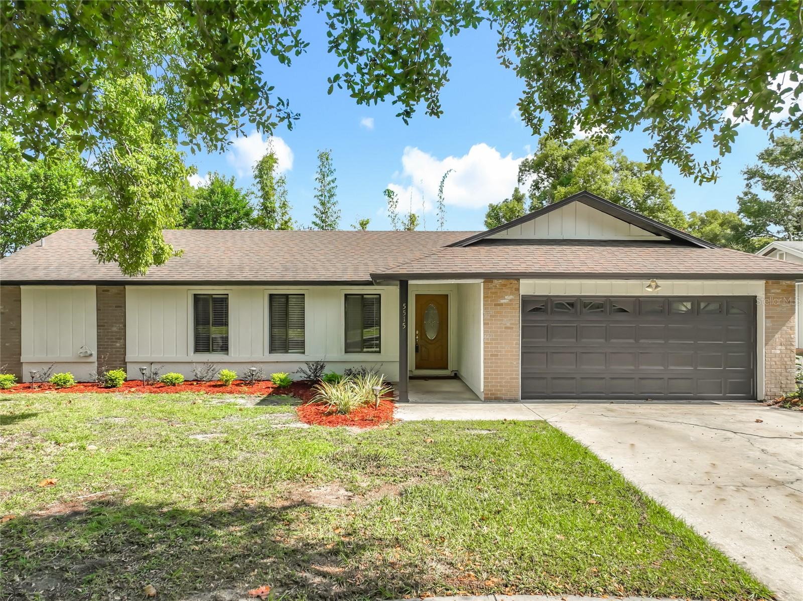 QUAIL HOLLOW AT QUEENSWOOD MANOR - Residential