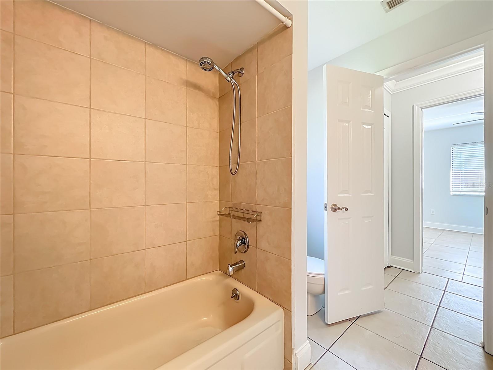 QUAIL HOLLOW AT QUEENSWOOD MANOR - Residential