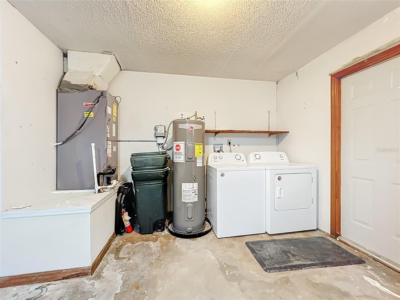 QUAIL HOLLOW AT QUEENSWOOD MANOR - Residential