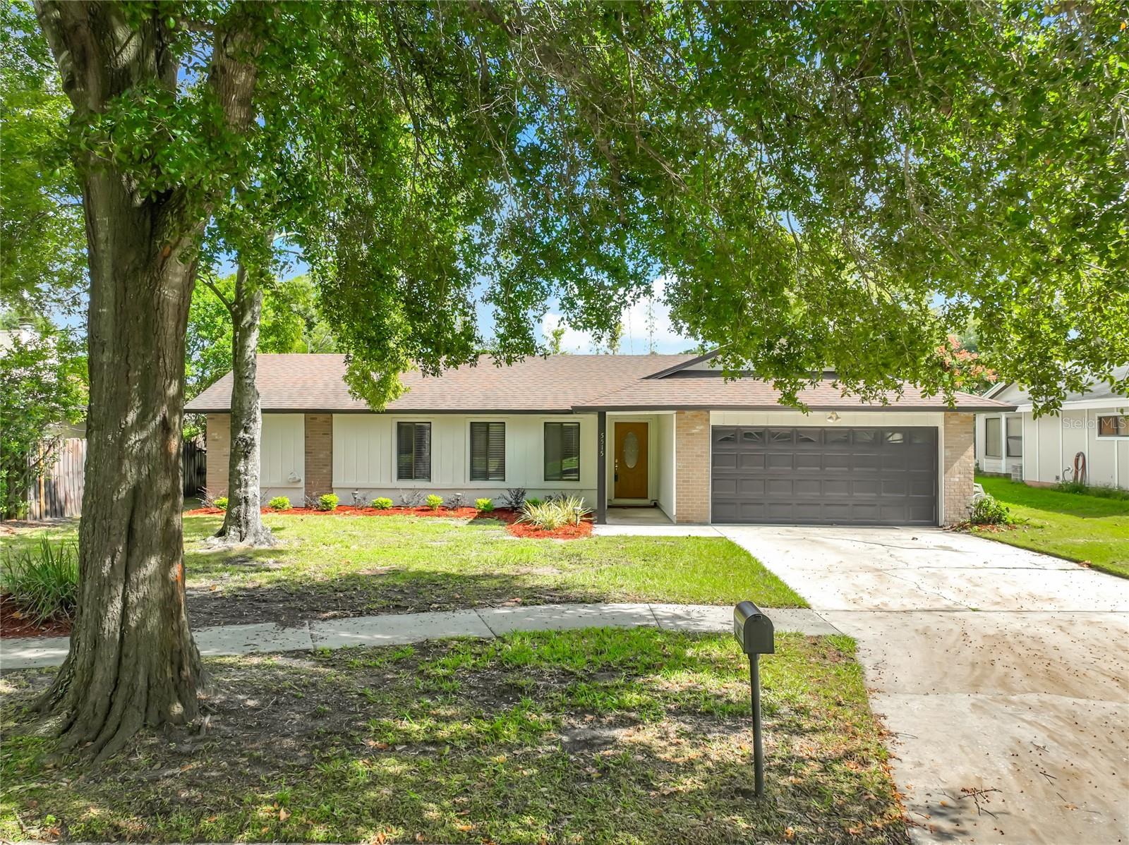 QUAIL HOLLOW AT QUEENSWOOD MANOR - Residential