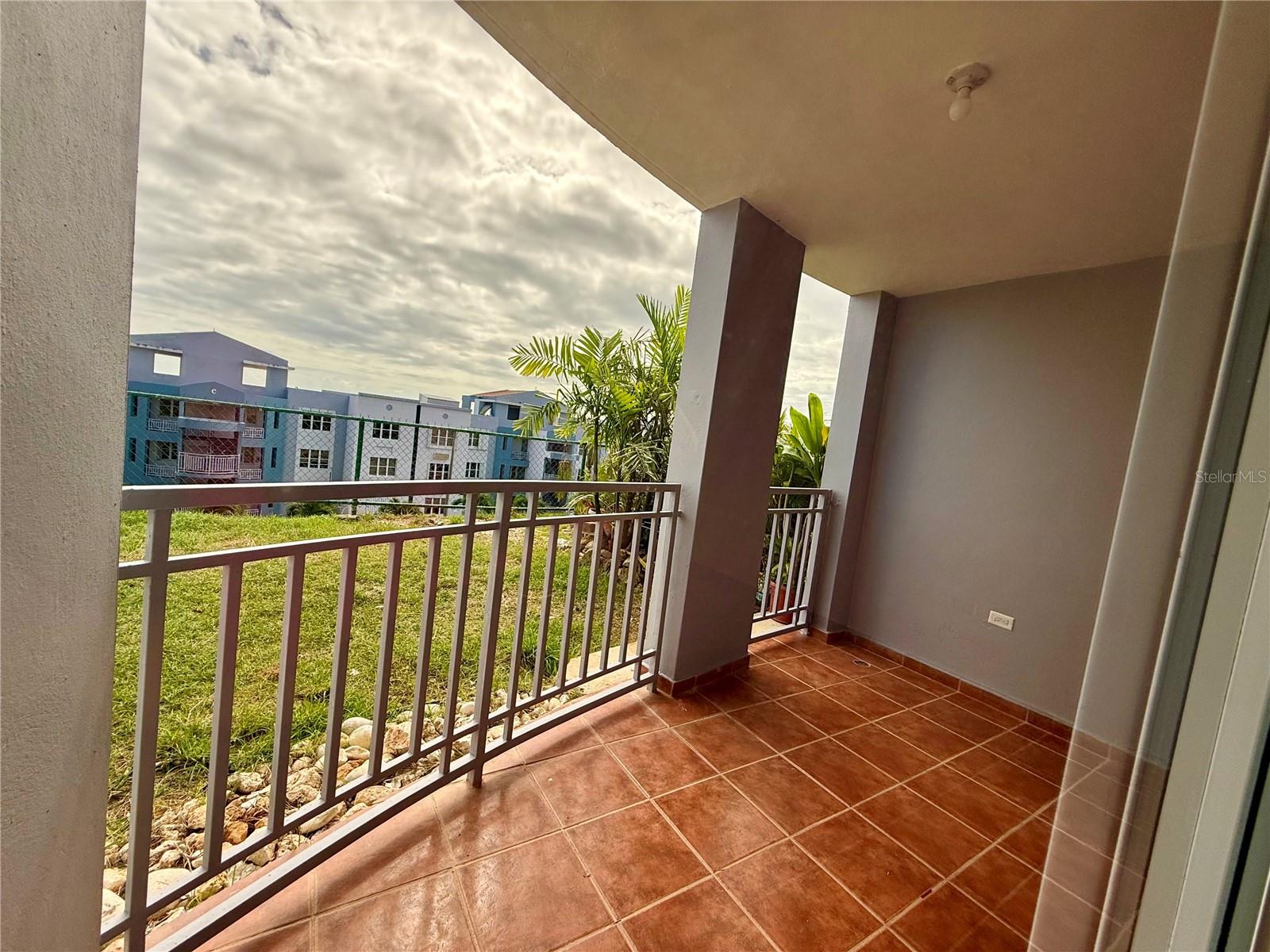 COND. LA COSTA APARTMENTS - Residential