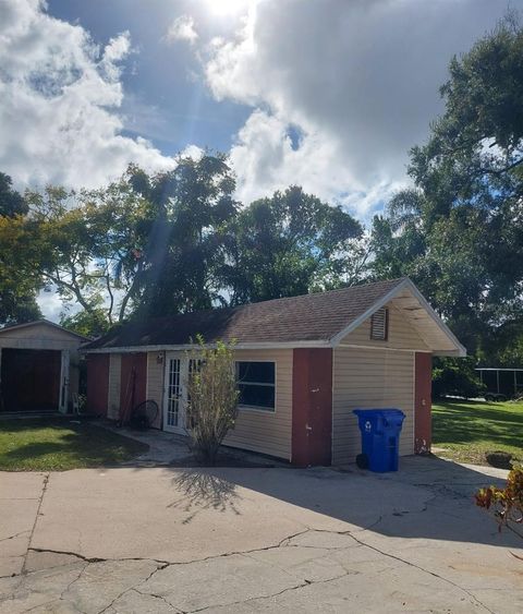 A home in LAKELAND