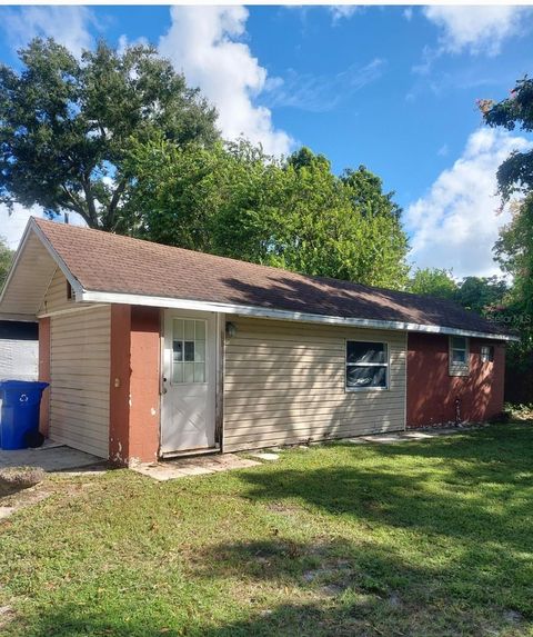 A home in LAKELAND