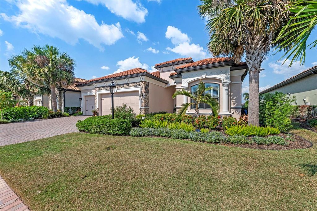 Photo of 7044 Whittlebury Trail, Bradenton, FL 34202 (MLS # A4648866)