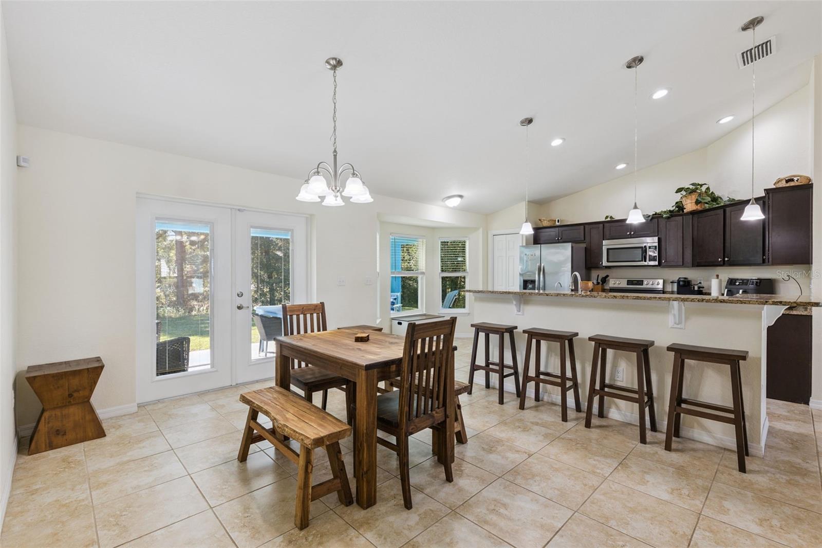 BELLEVIEWS SUNNY SKIES - Residential