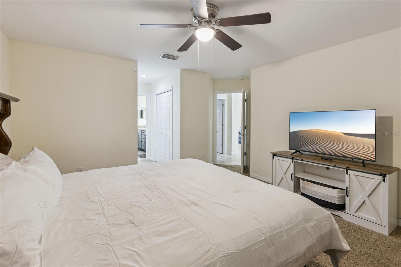 BELLEVIEWS SUNNY SKIES - Residential