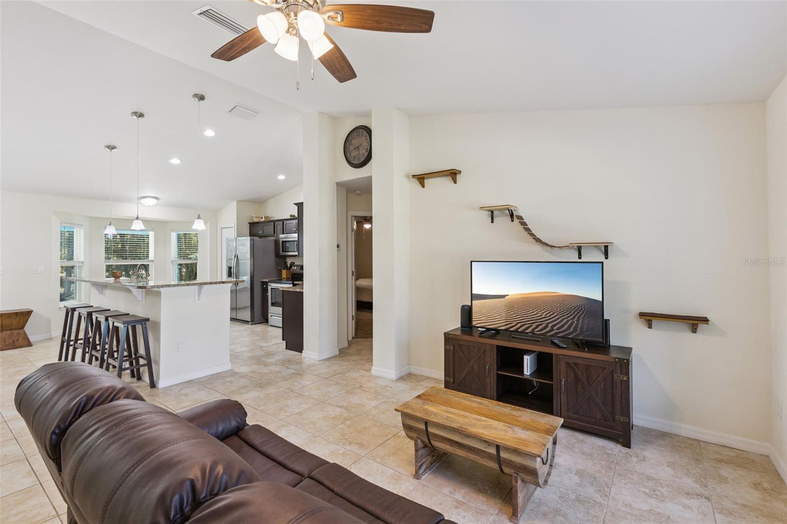 BELLEVIEWS SUNNY SKIES - Residential