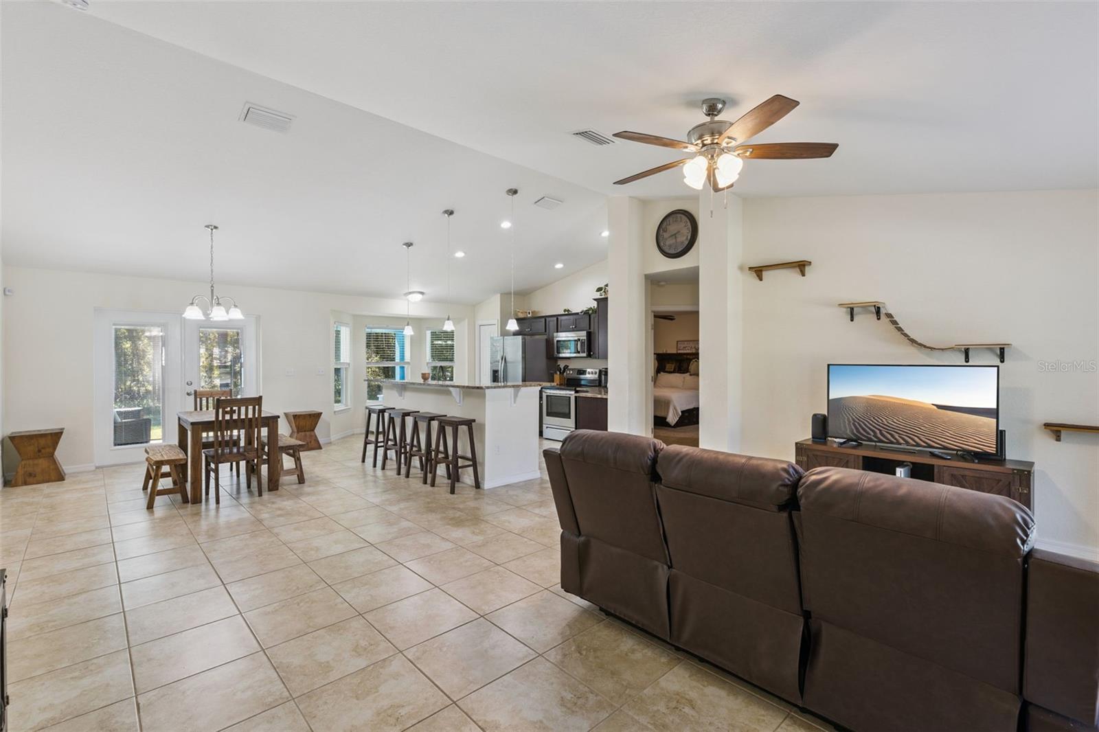 BELLEVIEWS SUNNY SKIES - Residential