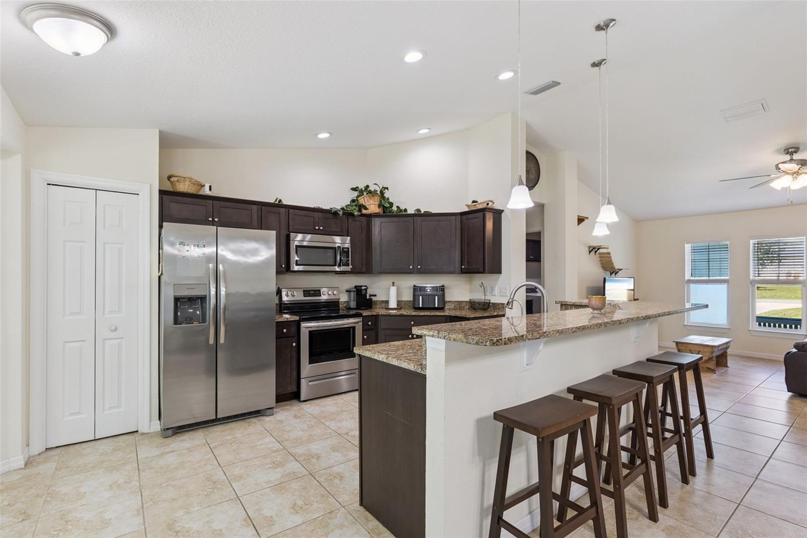 BELLEVIEWS SUNNY SKIES - Residential