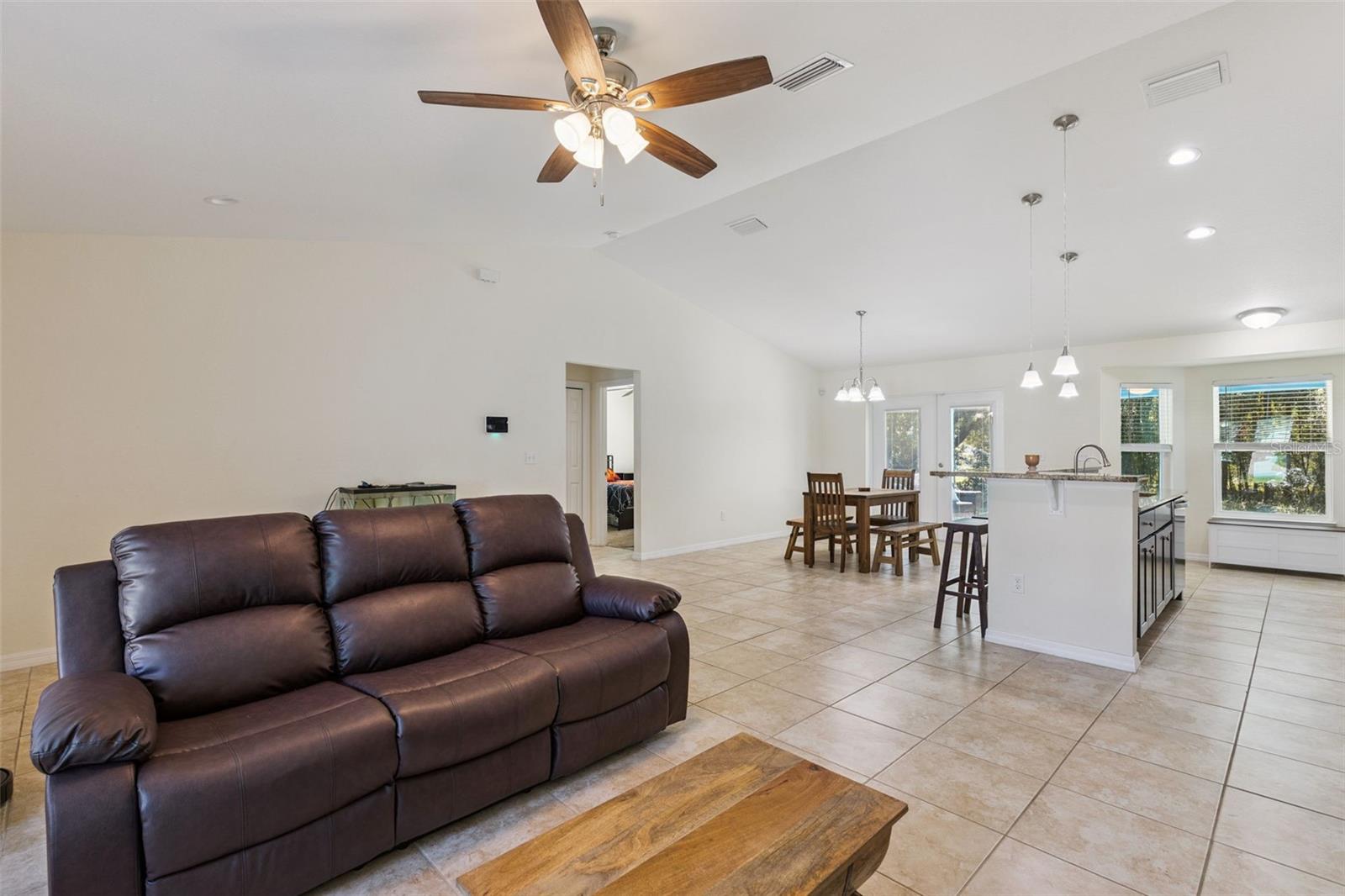 BELLEVIEWS SUNNY SKIES - Residential