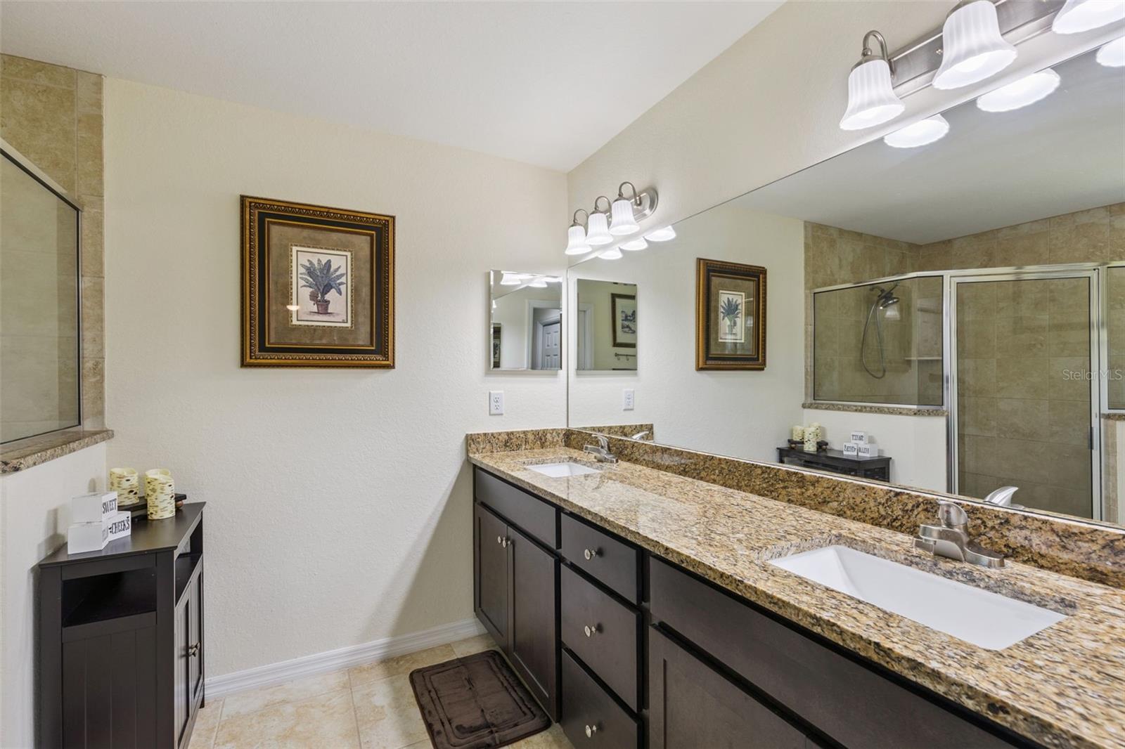 BELLEVIEWS SUNNY SKIES - Residential